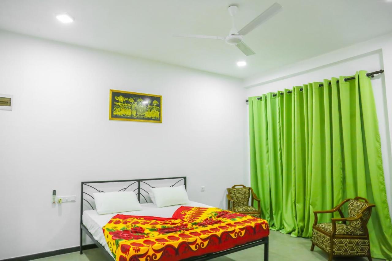 Sandy Palms Guesthouse ヒッカドゥワ エクステリア 写真