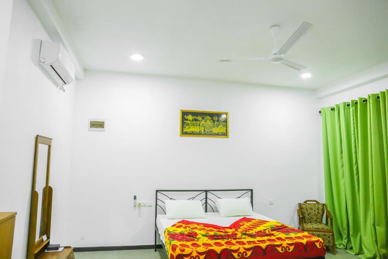 Sandy Palms Guesthouse ヒッカドゥワ エクステリア 写真