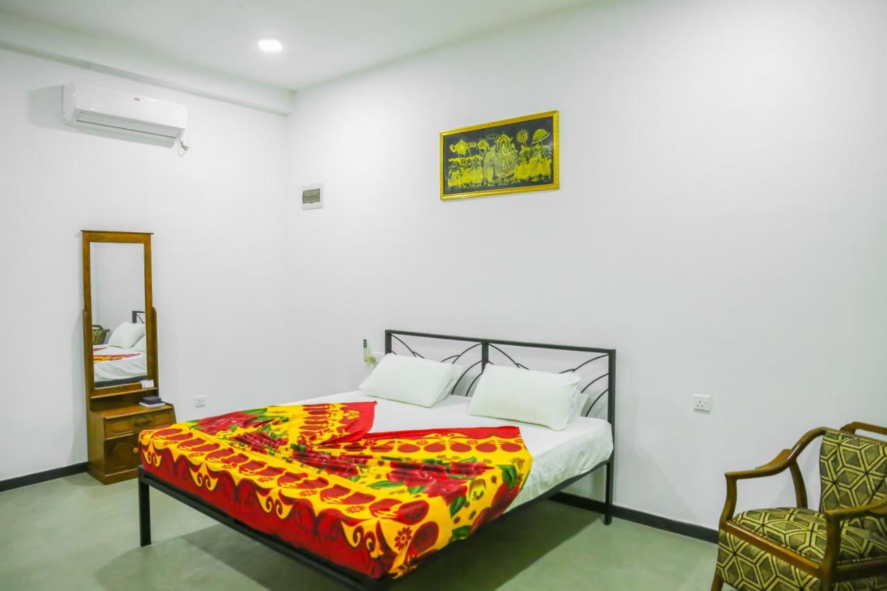 Sandy Palms Guesthouse ヒッカドゥワ エクステリア 写真