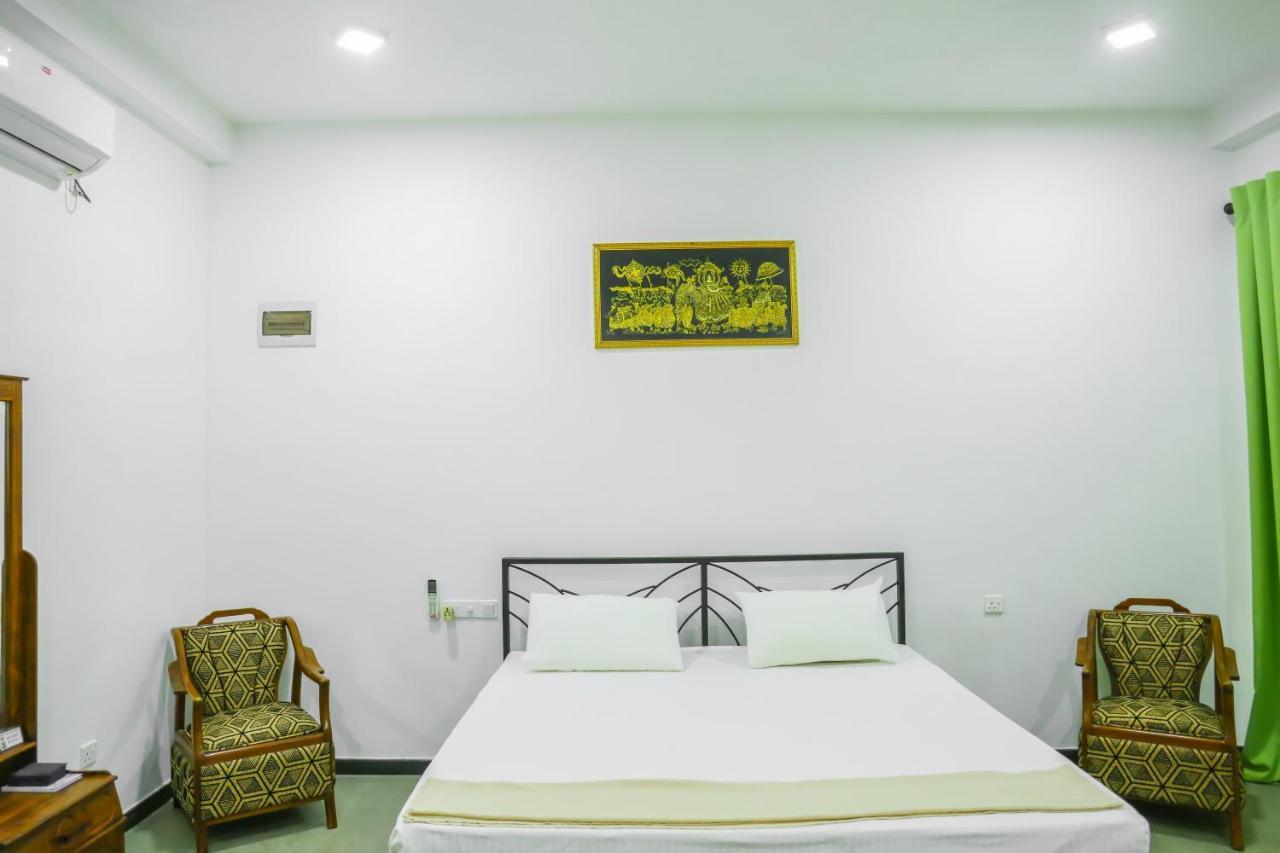 Sandy Palms Guesthouse ヒッカドゥワ エクステリア 写真