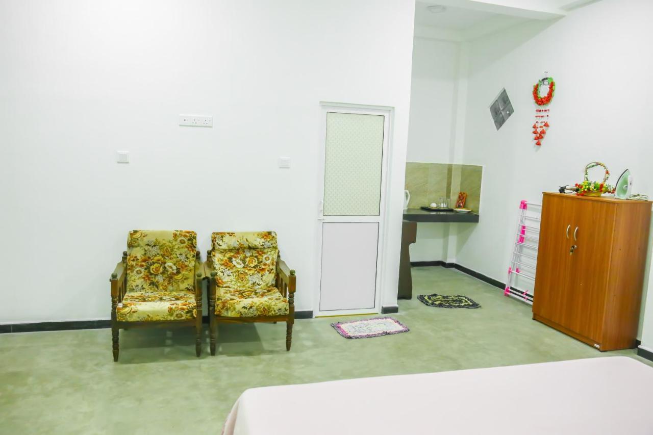 Sandy Palms Guesthouse ヒッカドゥワ エクステリア 写真
