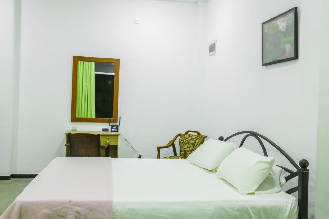 Sandy Palms Guesthouse ヒッカドゥワ エクステリア 写真