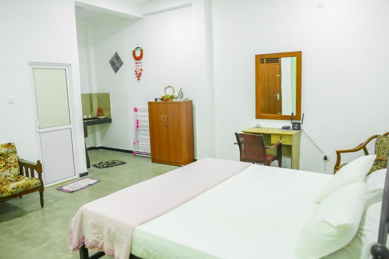 Sandy Palms Guesthouse ヒッカドゥワ エクステリア 写真