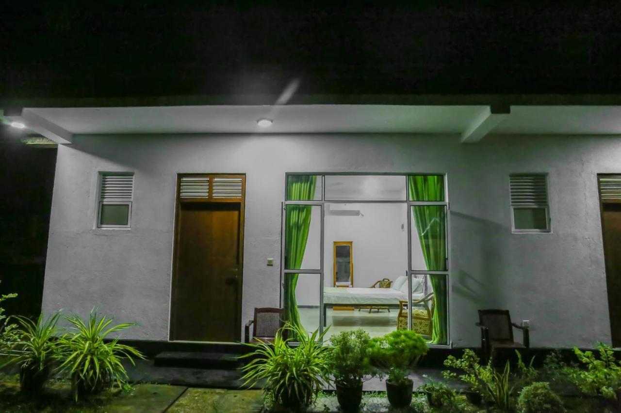 Sandy Palms Guesthouse ヒッカドゥワ エクステリア 写真