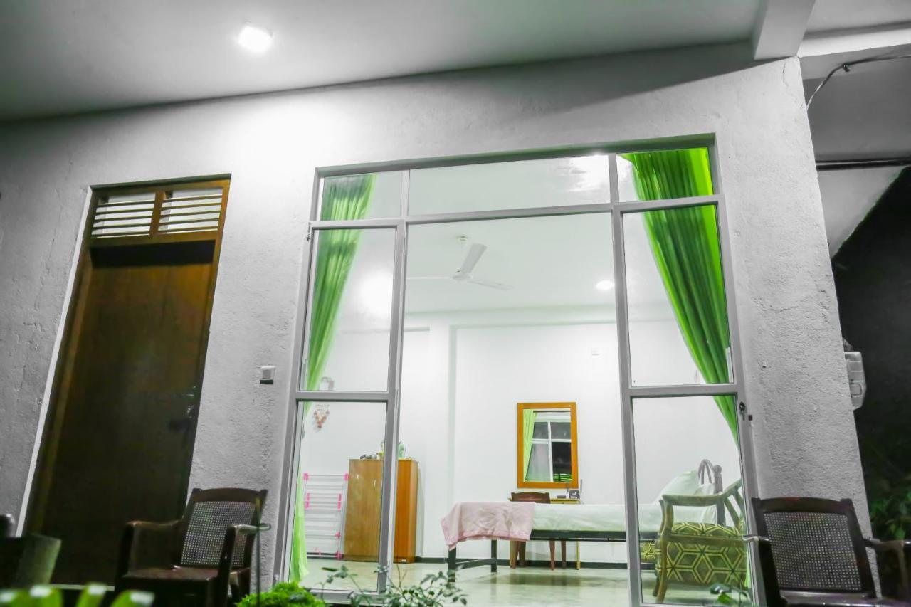 Sandy Palms Guesthouse ヒッカドゥワ エクステリア 写真
