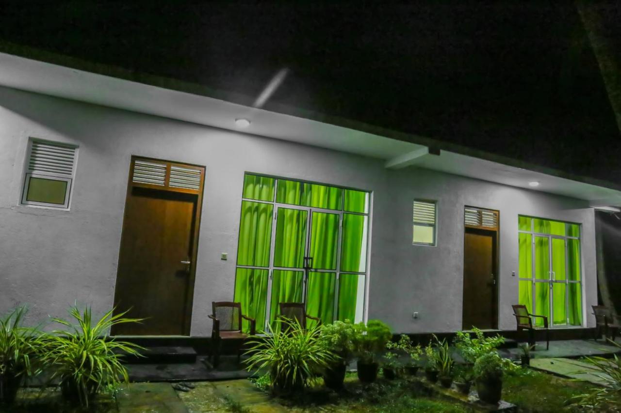 Sandy Palms Guesthouse ヒッカドゥワ エクステリア 写真