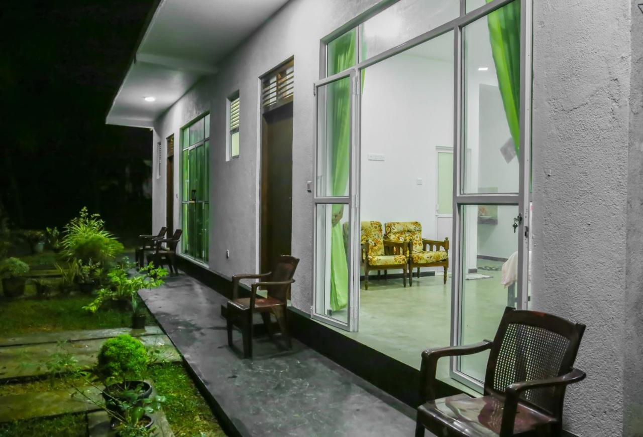 Sandy Palms Guesthouse ヒッカドゥワ エクステリア 写真