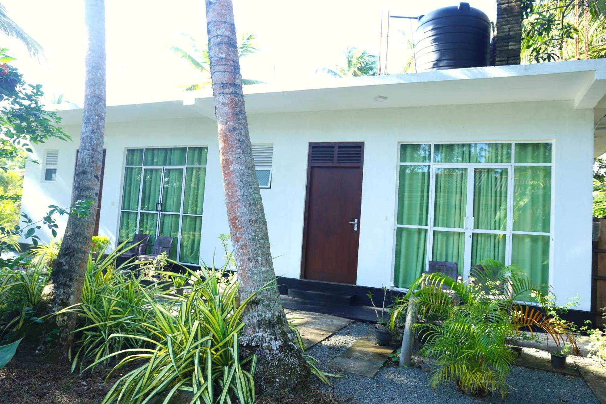 Sandy Palms Guesthouse ヒッカドゥワ エクステリア 写真