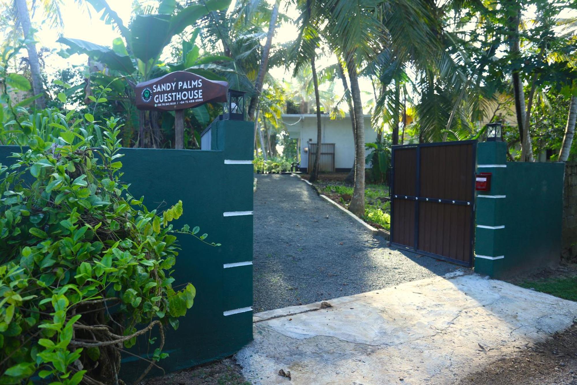 Sandy Palms Guesthouse ヒッカドゥワ エクステリア 写真