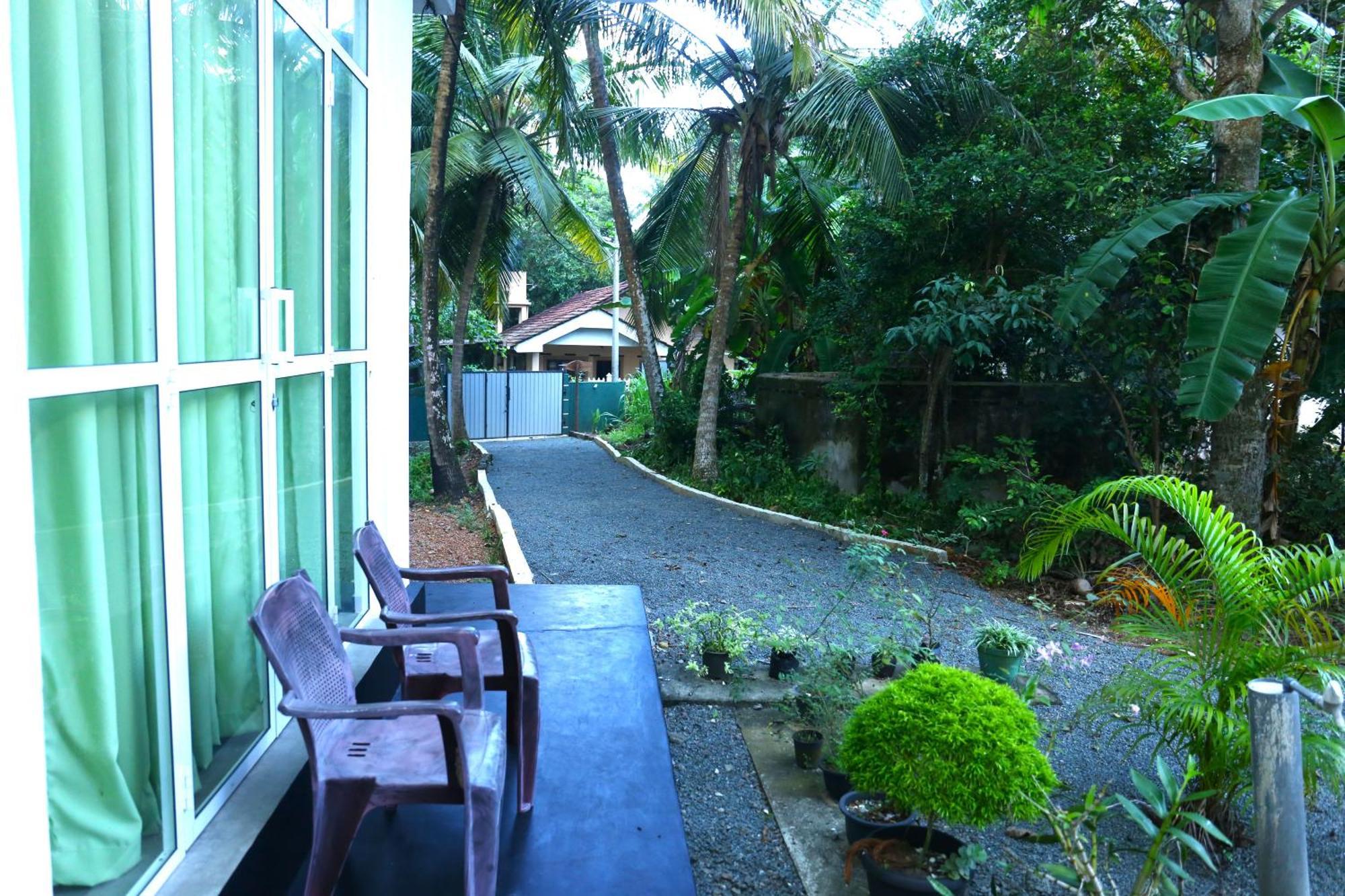 Sandy Palms Guesthouse ヒッカドゥワ エクステリア 写真