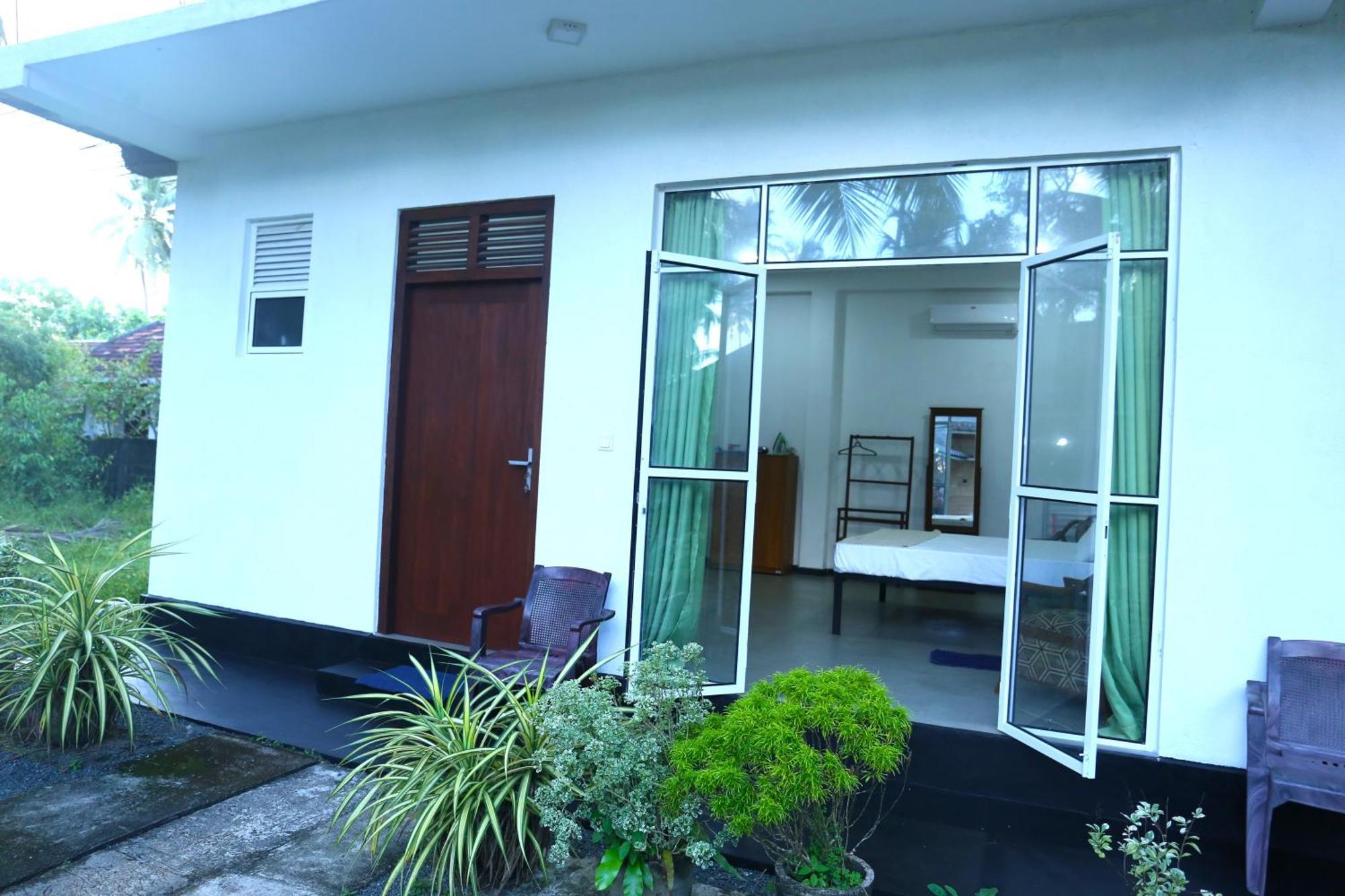 Sandy Palms Guesthouse ヒッカドゥワ エクステリア 写真