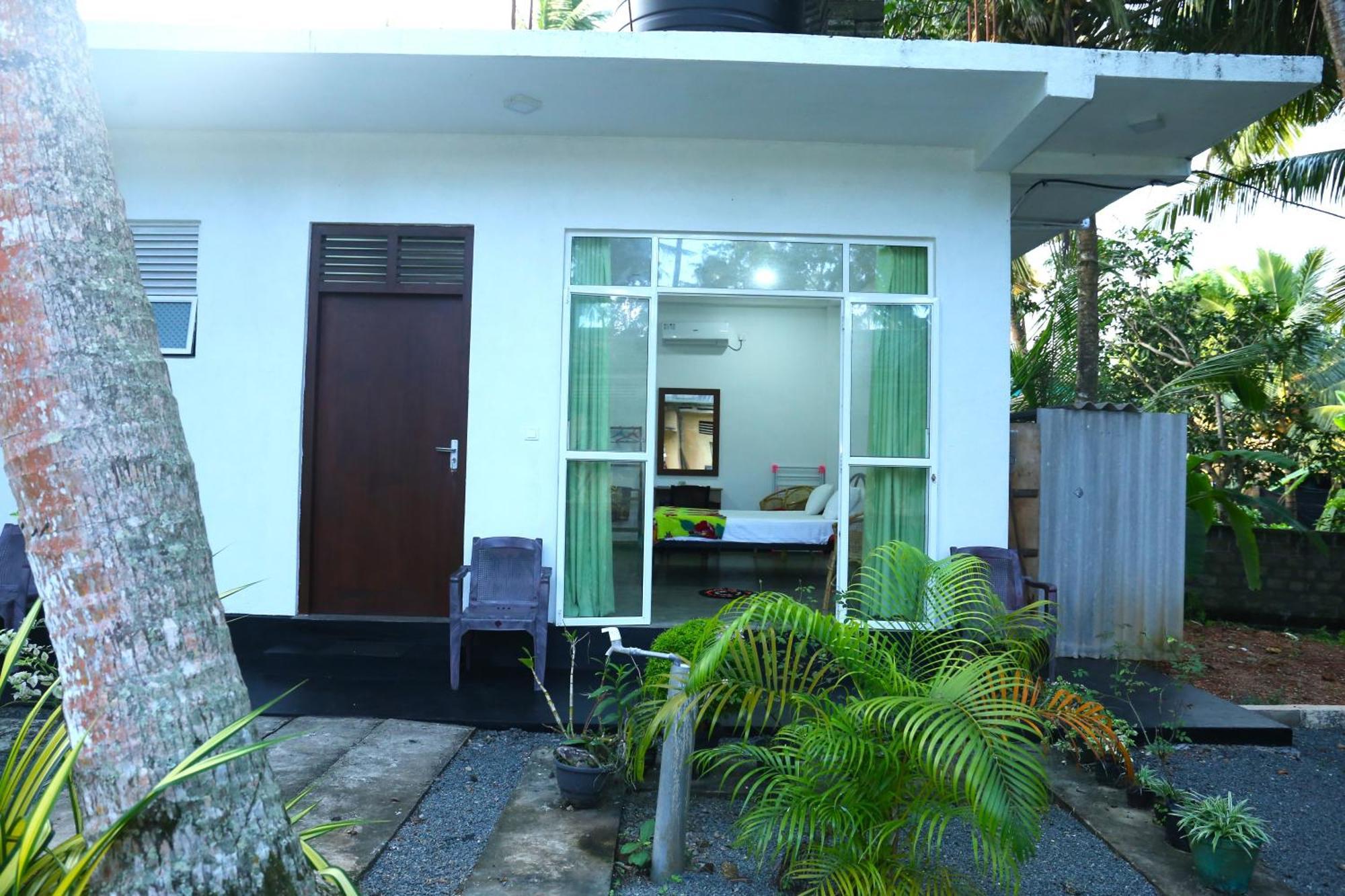 Sandy Palms Guesthouse ヒッカドゥワ エクステリア 写真