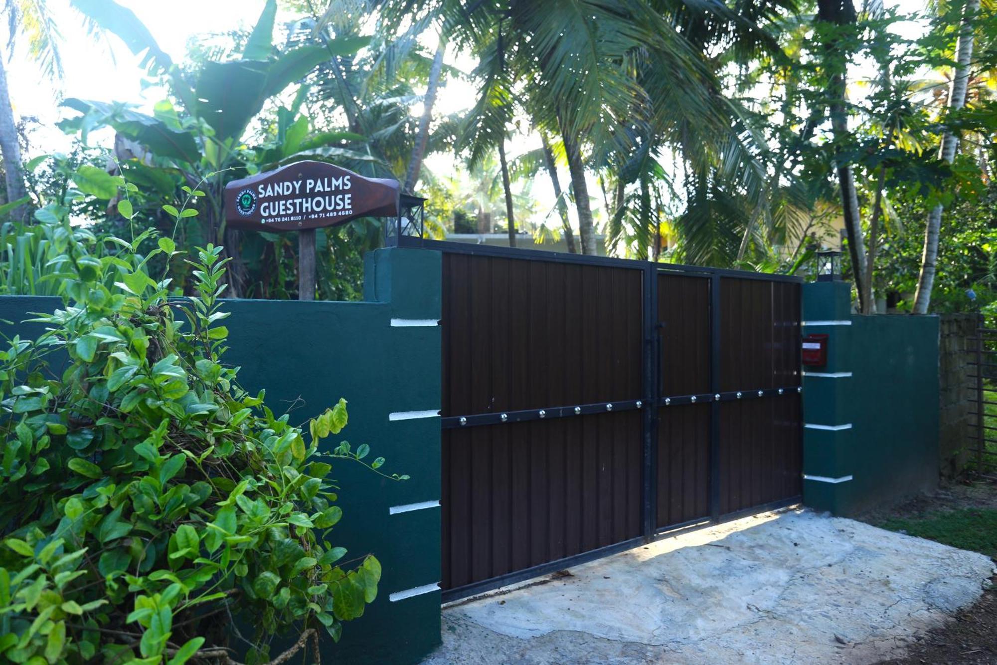 Sandy Palms Guesthouse ヒッカドゥワ エクステリア 写真