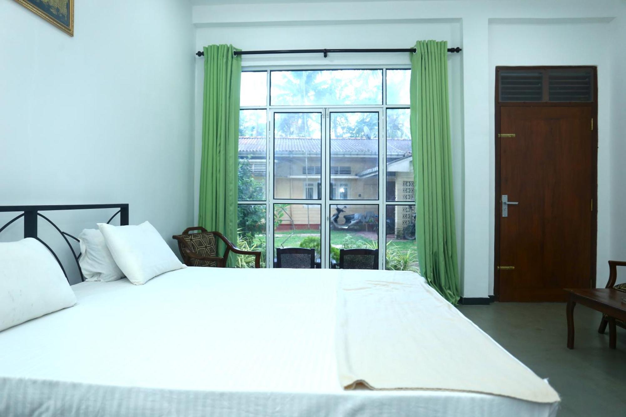 Sandy Palms Guesthouse ヒッカドゥワ エクステリア 写真