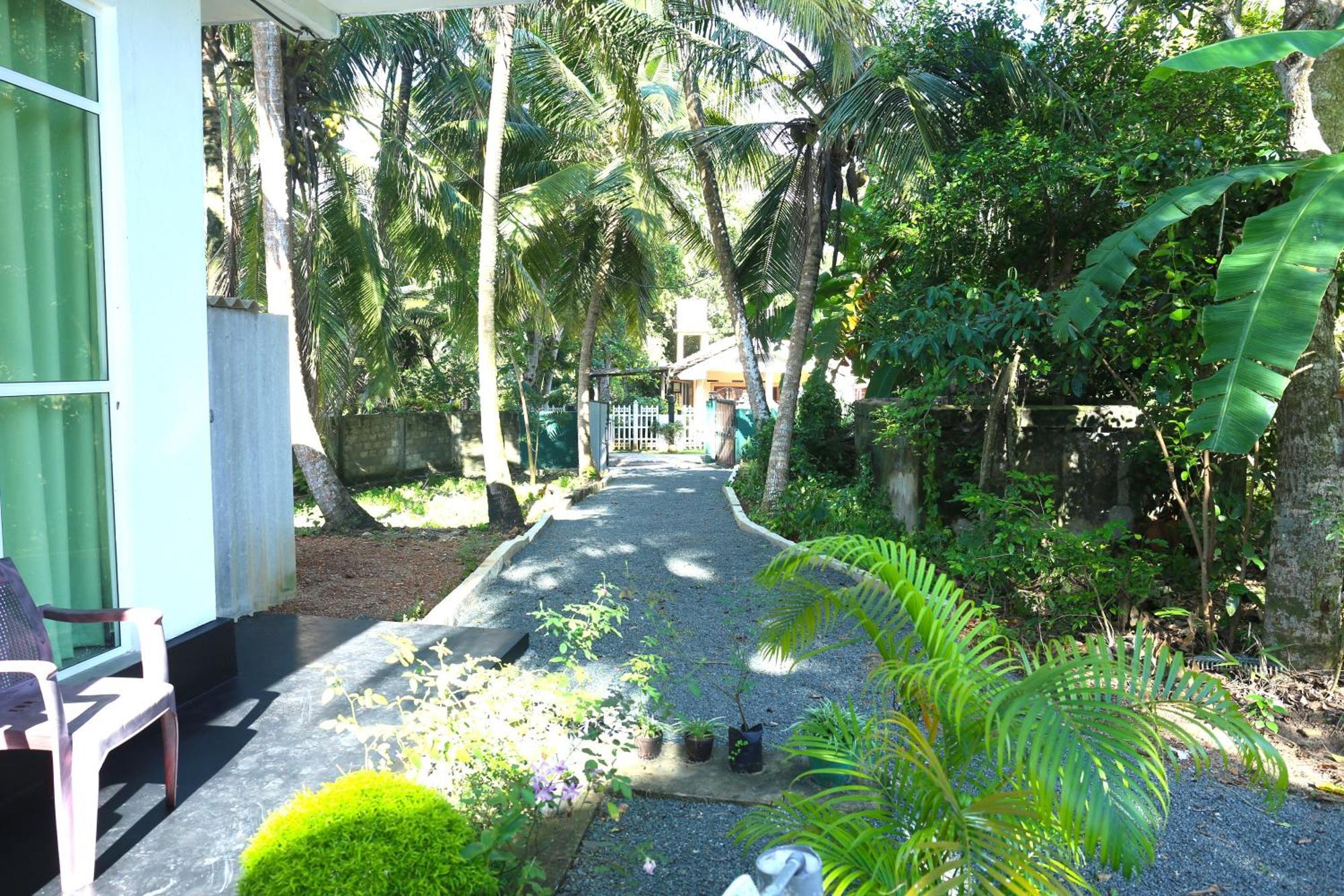 Sandy Palms Guesthouse ヒッカドゥワ エクステリア 写真