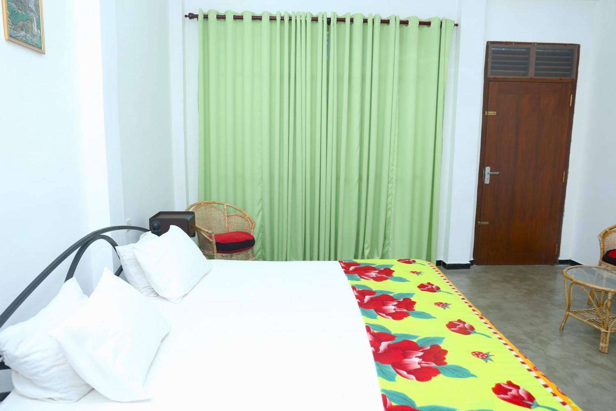 Sandy Palms Guesthouse ヒッカドゥワ エクステリア 写真