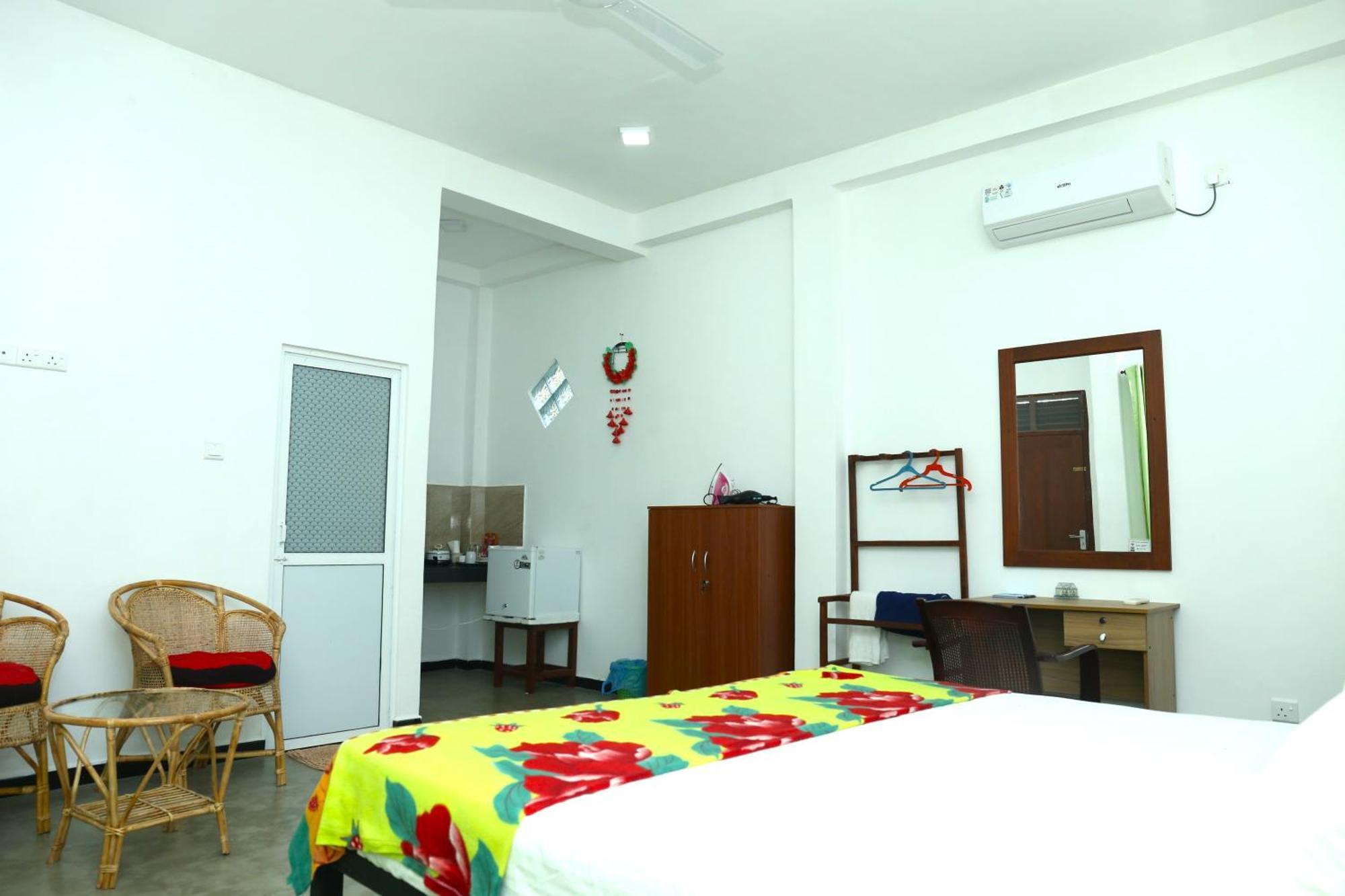 Sandy Palms Guesthouse ヒッカドゥワ エクステリア 写真