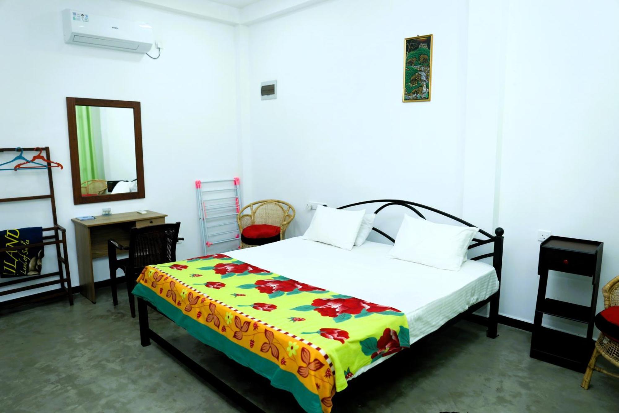 Sandy Palms Guesthouse ヒッカドゥワ エクステリア 写真