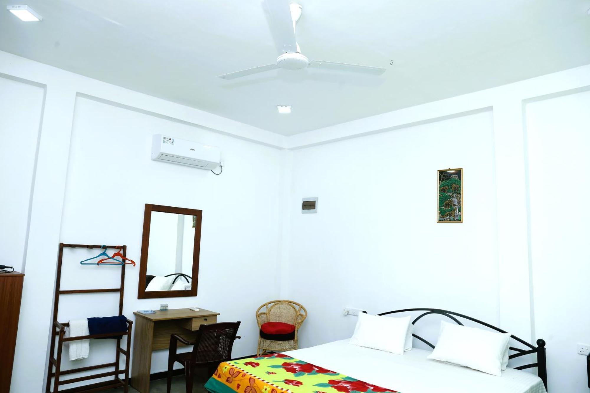 Sandy Palms Guesthouse ヒッカドゥワ エクステリア 写真